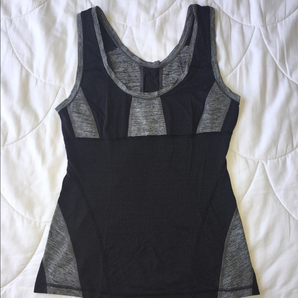 Lululemon size 6 workout top